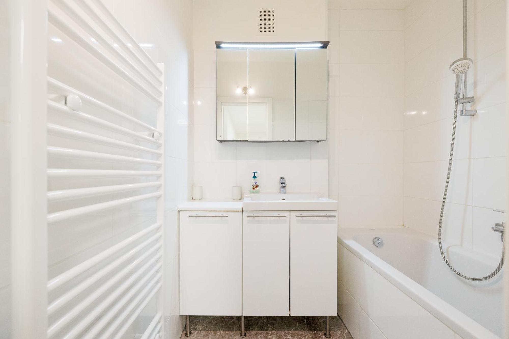 Cozy, Spacious And Charming 4 Bedrooms Apartament Вена Экстерьер фото